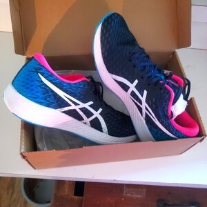 ASICS womans size 7 brand new in box